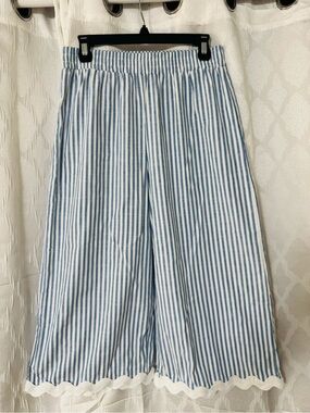Blue & White Striped Women’s wide leg Capris with Scallop Hem